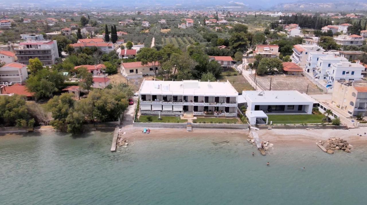 Stunning Beachfront Apartment Strátos Nerántza Exterior foto